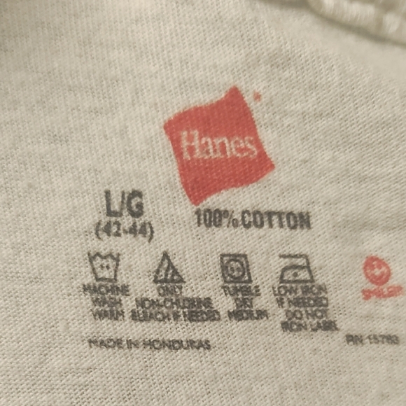 Hanes White V-Neck Men's Tee Size Large Short Sleeve (42-44) - Picture 5 of 5